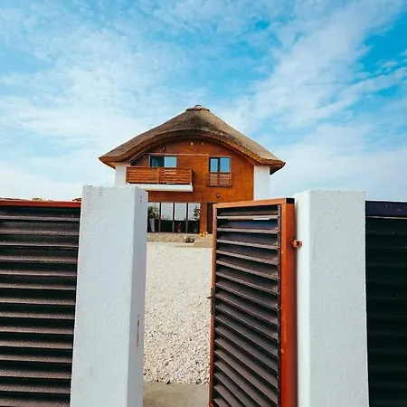 Pensiunea Casuta Cu Stuf Pensión