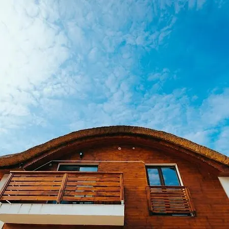 Pensiunea Casuta Cu Stuf Pensión 3*