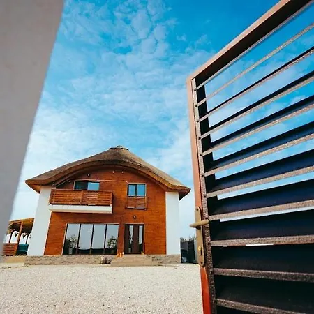 Pensiunea Casuta Cu Stuf بيت ضيافة