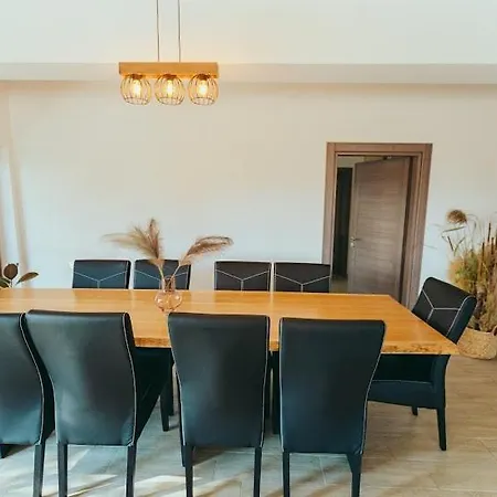 Pensiunea Casuta Cu Stuf 3*